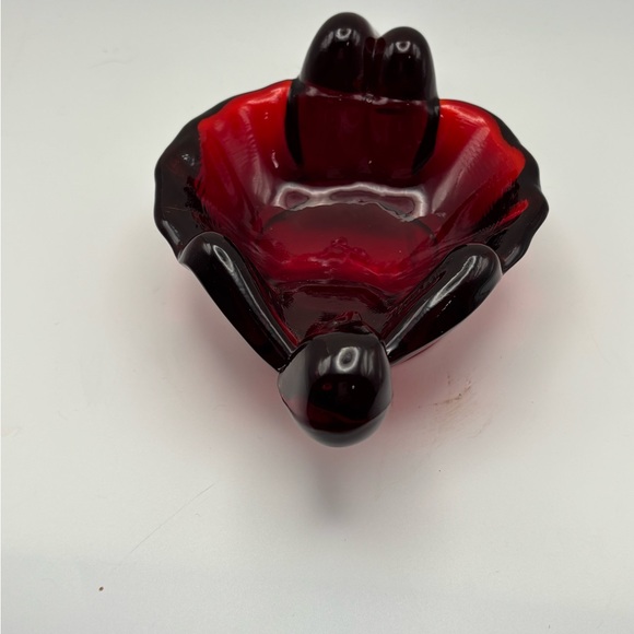 Elegant Red Glass Bathing Beauty Soap/Trinket Dish - Picture 3 of 8